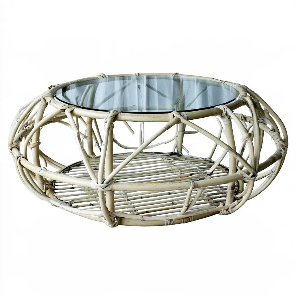 Table basse ronde beige à structure tressée et plateau transparent