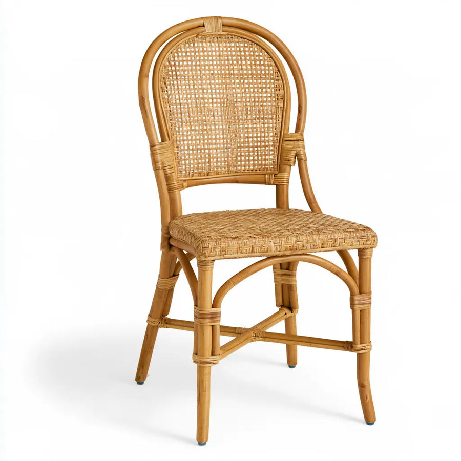 Chaise marron miel tressée à dossier haut arrondi